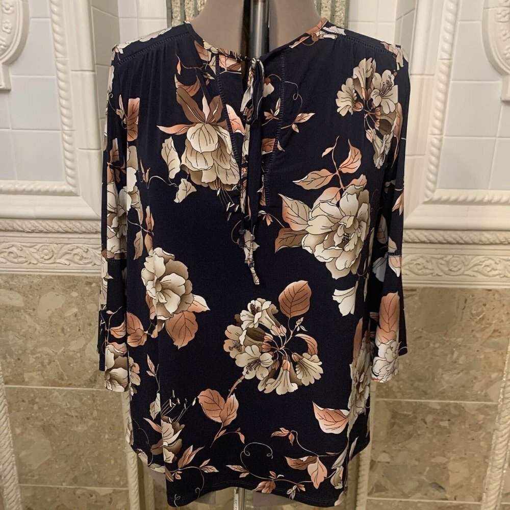 db Est 1962. Sz XL. Stretch Pullover 3/4 Sleeve Tie Neck. Entredeux Inserts  B59